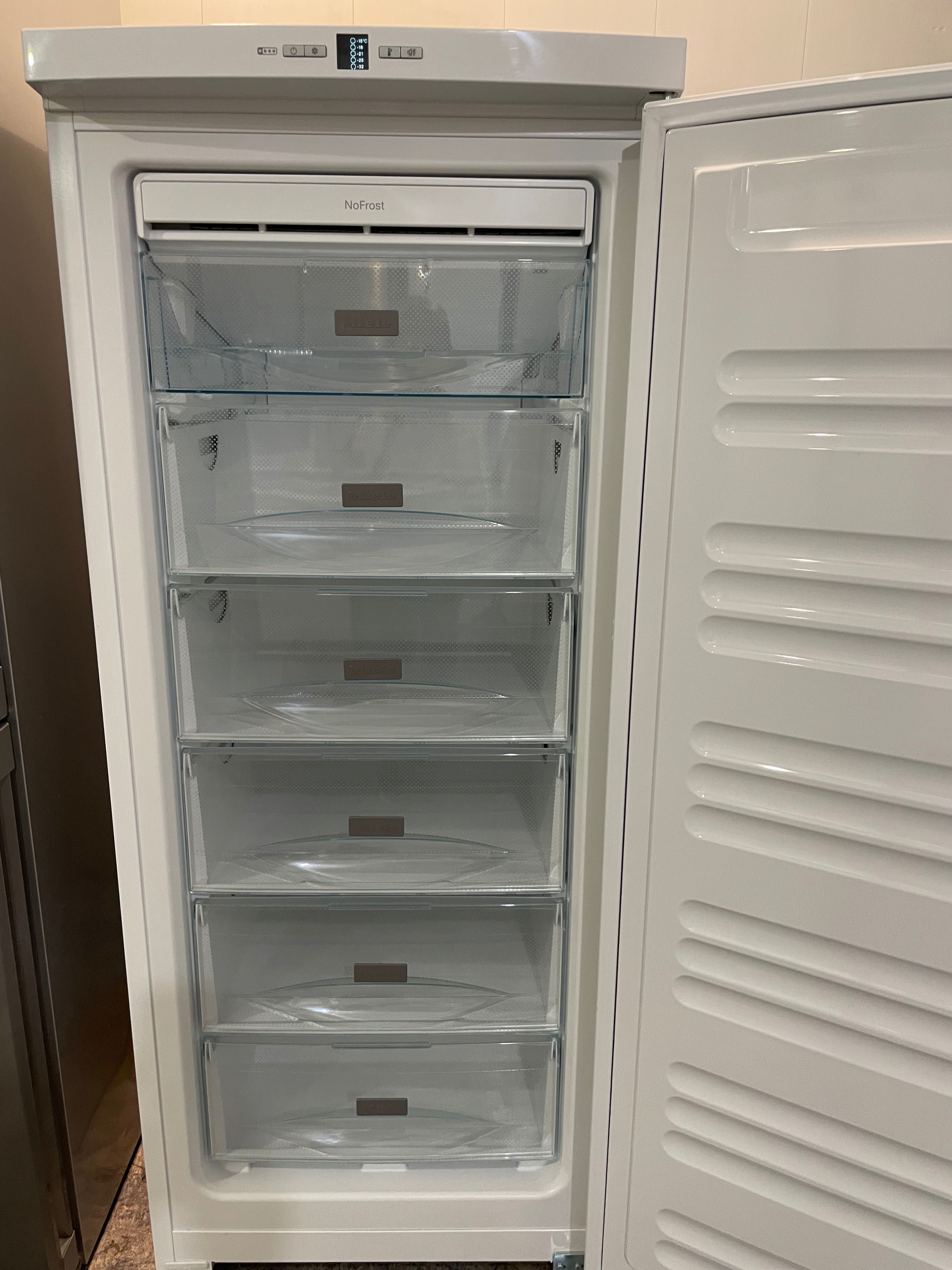 Морозильна камера Miele FN24062 we Німеччина 6 ящ. маг Технодом достав