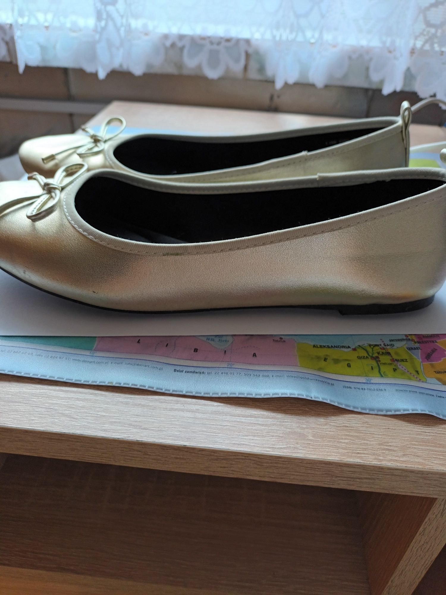 Buty damskie na płaskim obcasie