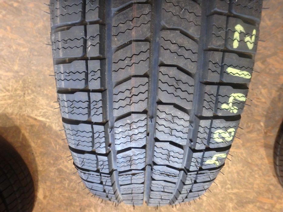 225/70r15C 225/70/15C BF-Goodrich Activan Winter Z/484