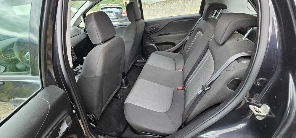 Fiat Punto Ano 2014 com 100.000 km