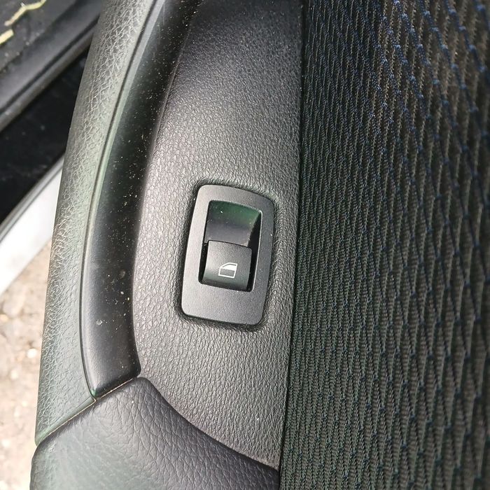 Comando / botão / interruptor vidros trás direito BMW X2 (F39)