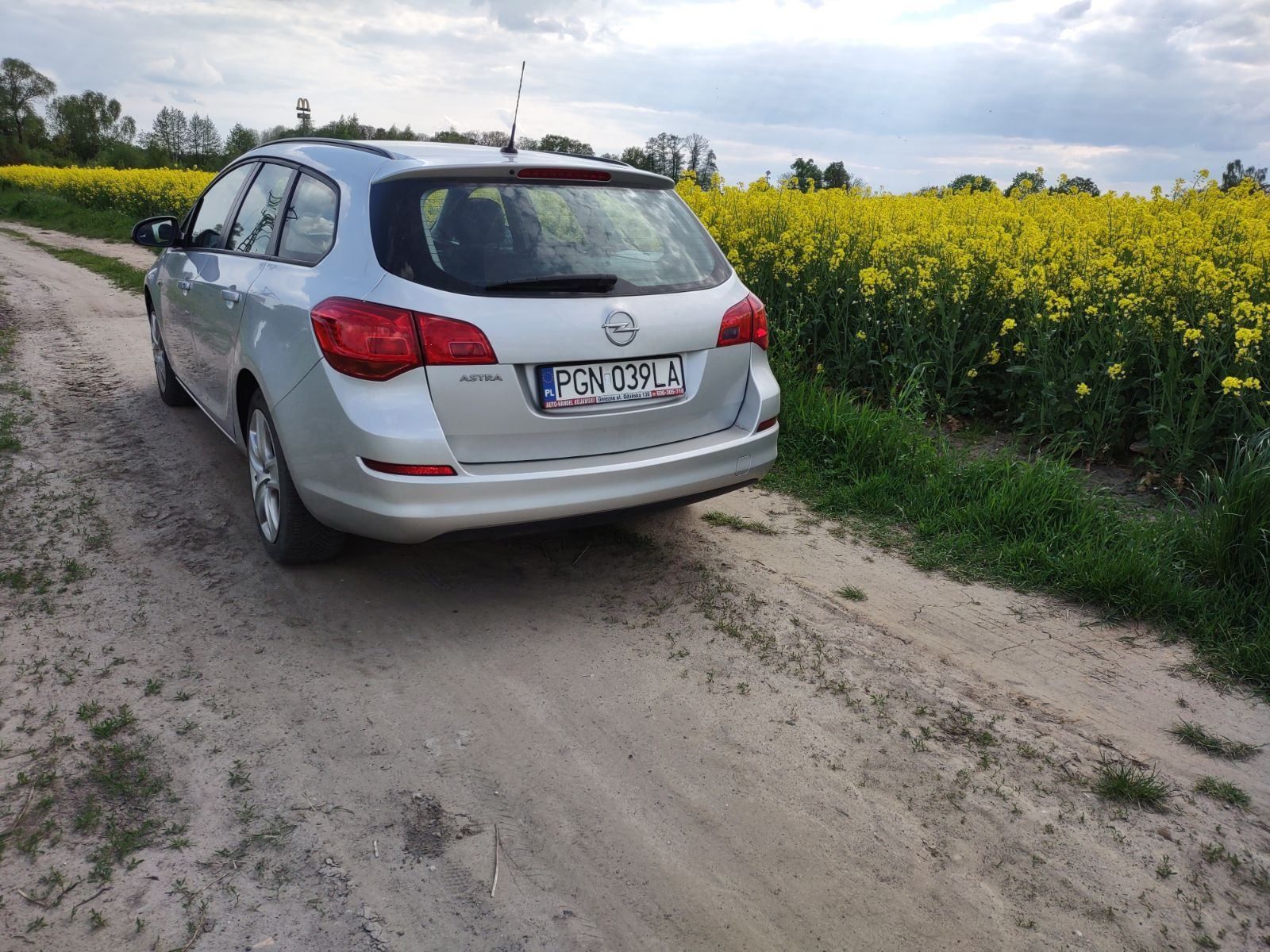 Opel Astra Sports Tourer 2011r.