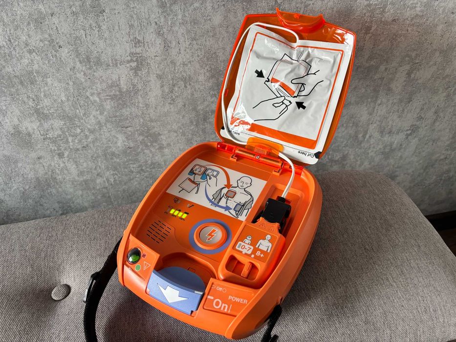 Defibrylator AED Nihon Kohden Cardiolife AED-3100