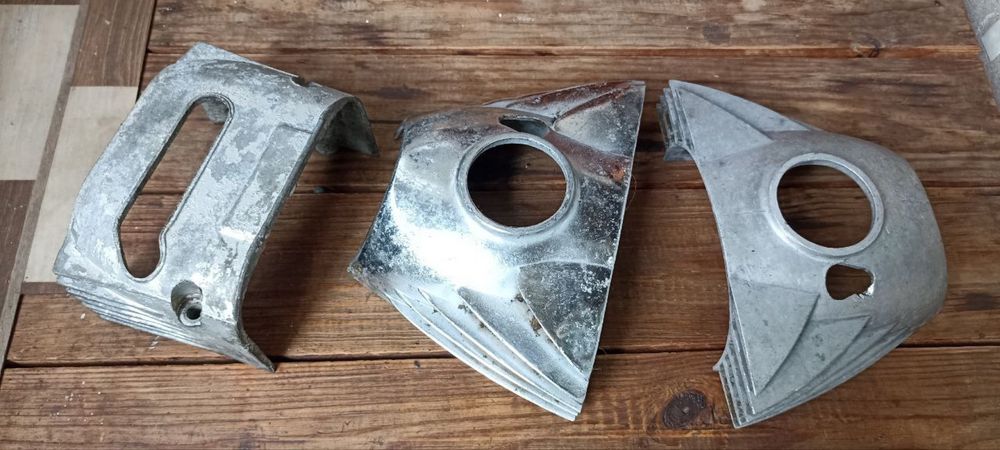 Кришки захисту карбюраторів з мотоциклів ява та ковровець.