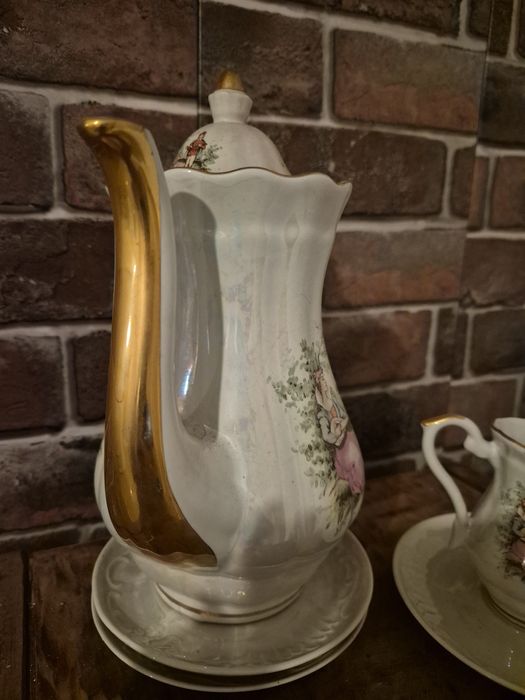 Stara porcelana dzbanek mlecznik