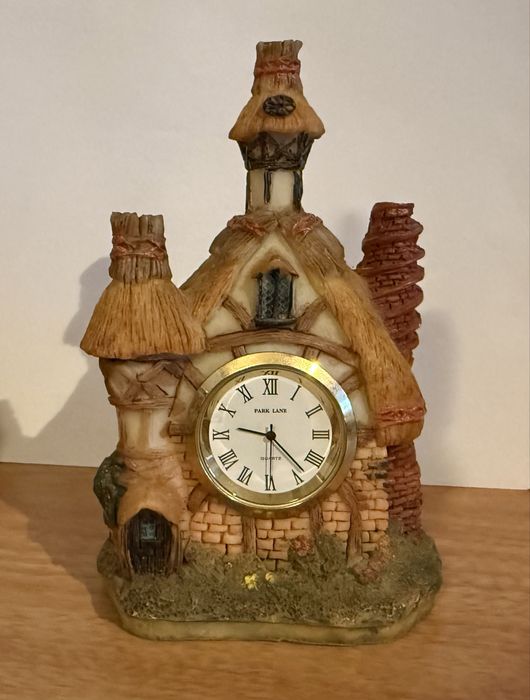 Ceramiczny zegarek domek