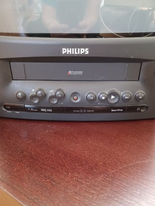 Televisão com leitor de cassetes