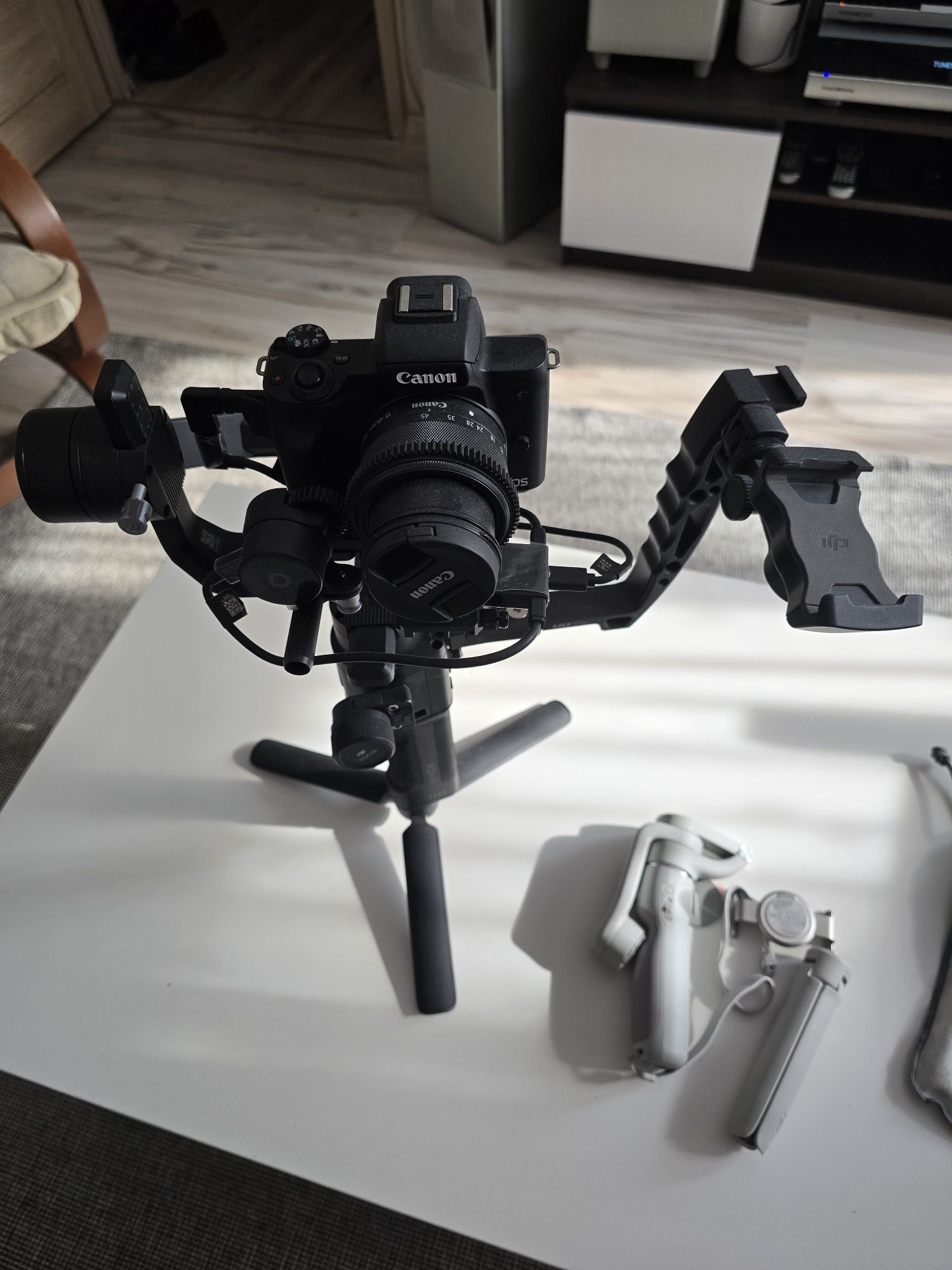 Stabilizator DJI Ronin-SC z aparatem Cannon EOS M50
