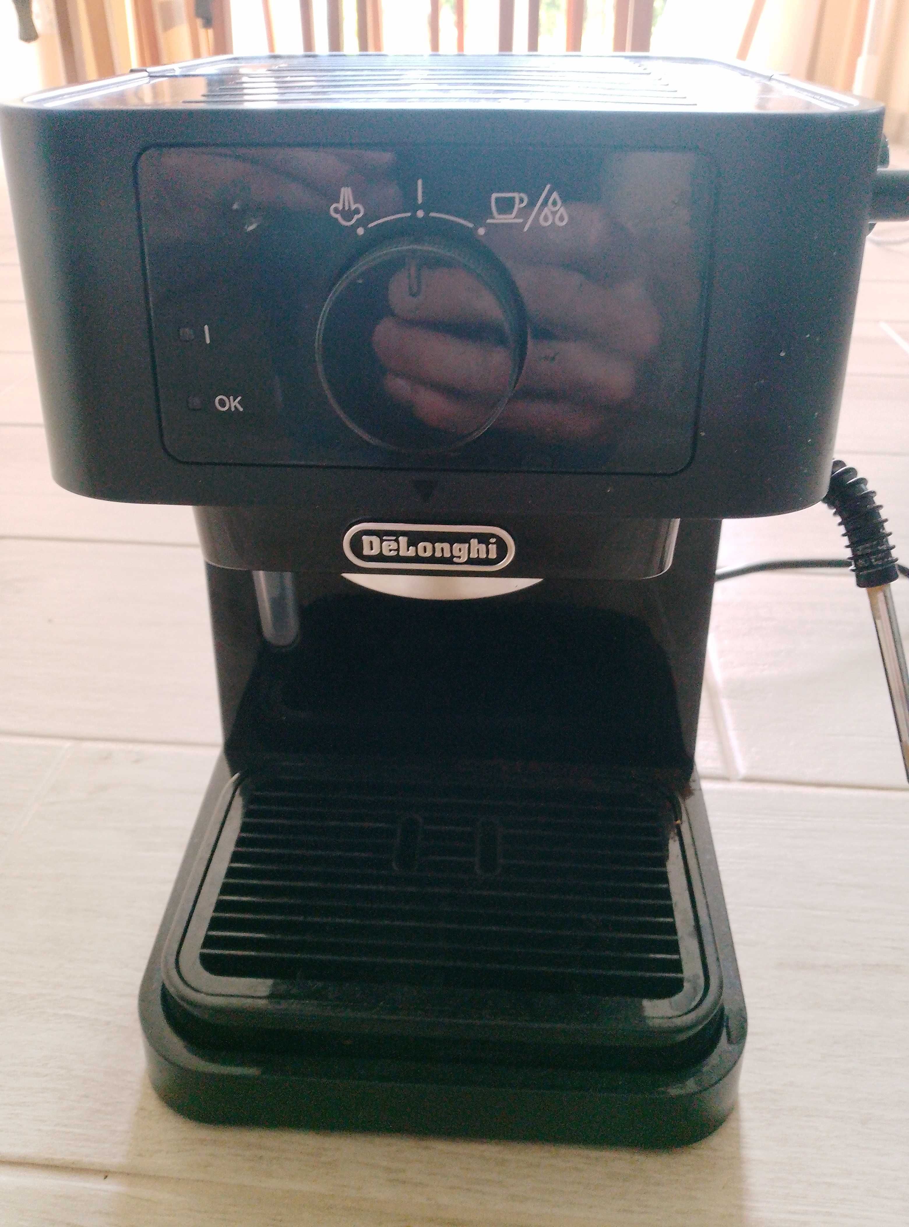Ekspres kolbowy Delonghi EC230.BK + dwie kolby