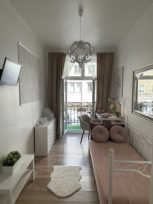 Piękny pokój z balkonem w Centrum Gdyni (stałe opłaty)