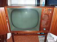Televisão antiga para colecionadores de antiguidades
