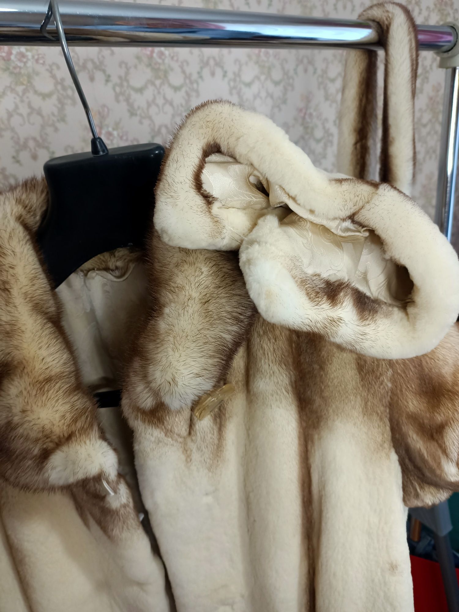 Продам щубу натуральну