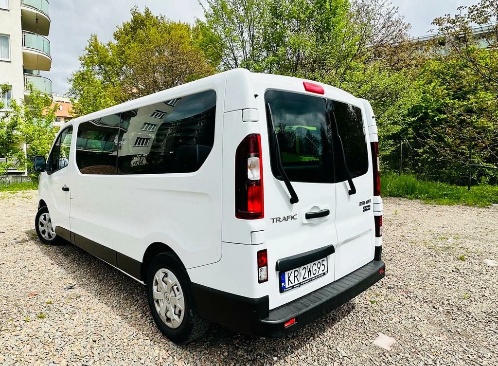 Wynajem busa 9 osobowego trafic long Kraków ul. Dobrego pasterza 45
