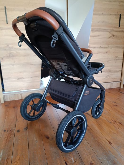 Wózek Moon Resea S czarny. Gondola i spacerowka