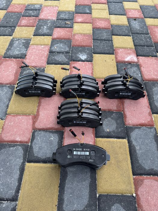 Колодки задні спарка двох каткові оригінальні Sprinter W906 W907