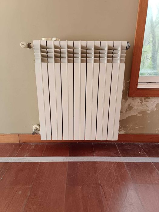 Vendo 7 radiadores de alumínio com elementos variados