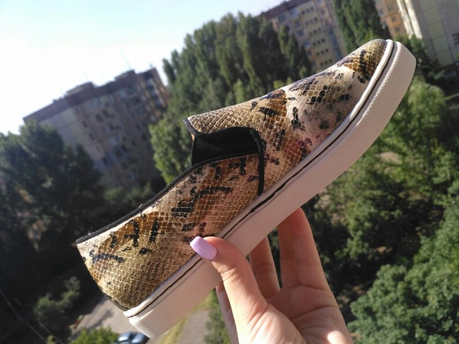 Крутые кожаные слипоны