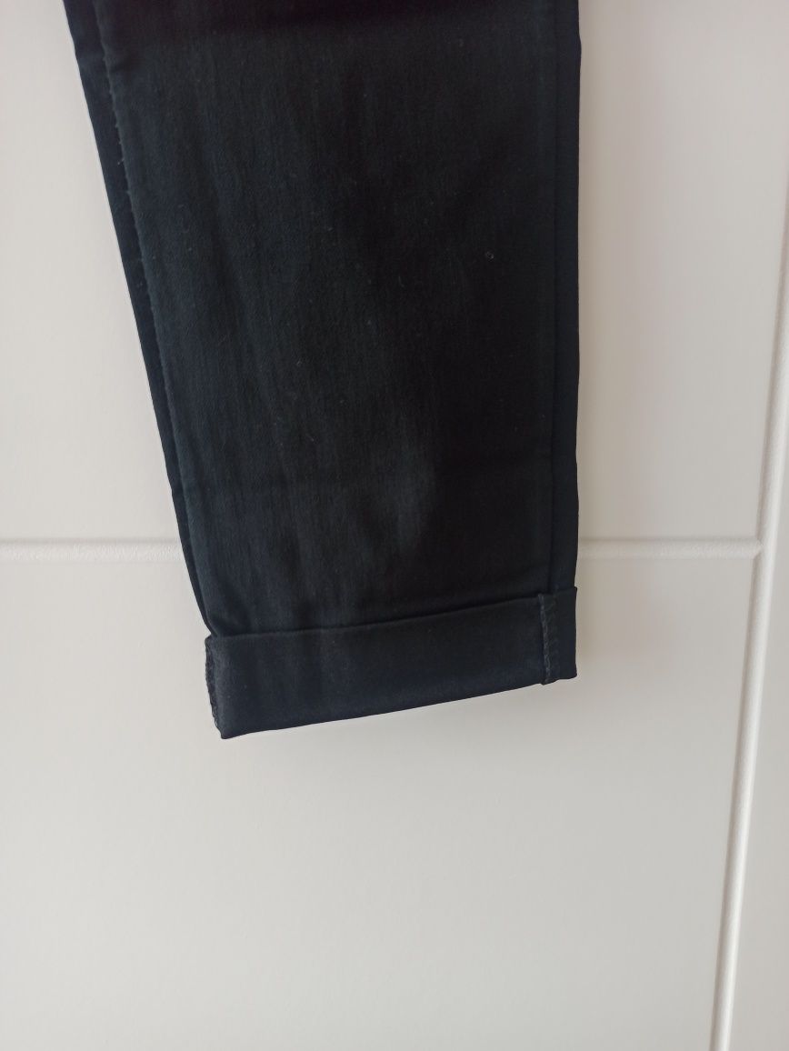 Czarne spodnie materiałowe