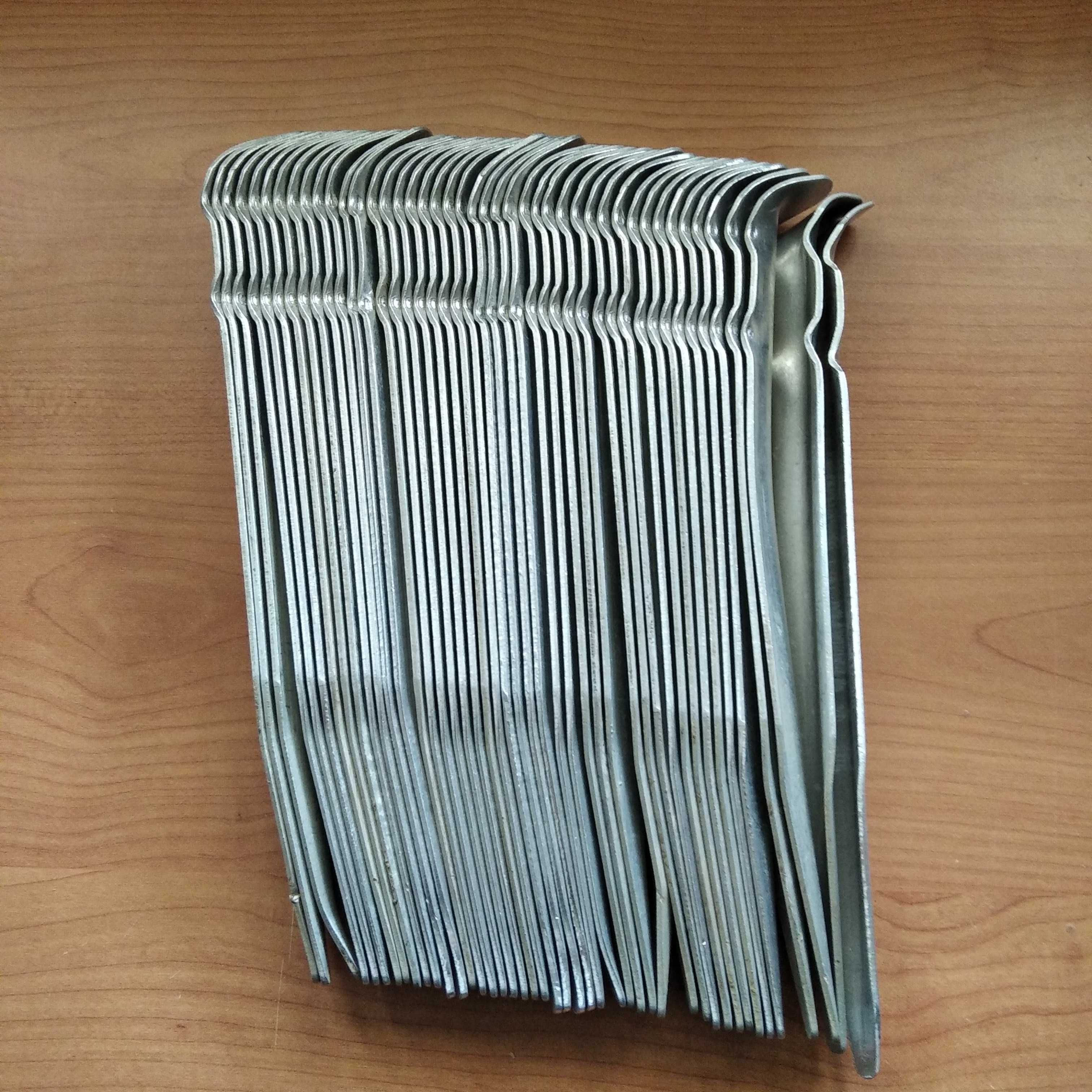 Zestaw 44 aluminiowych śledzi namiotowych