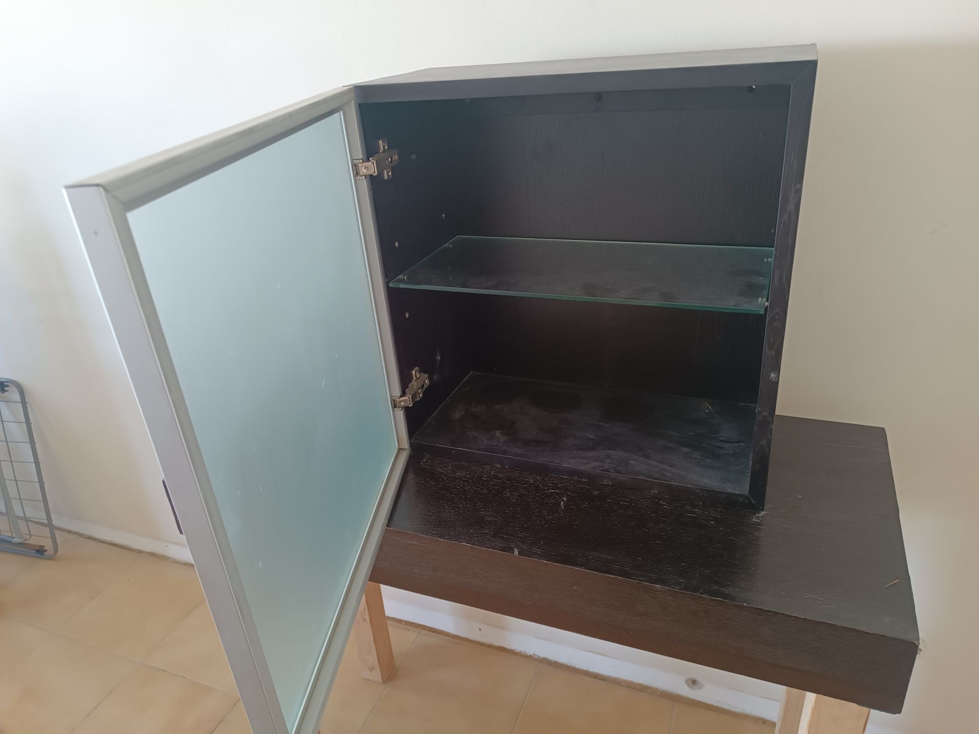 Vendo cubo com mesa