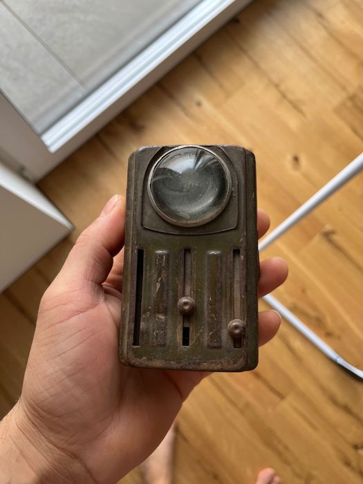 Przedwojenna wojskowa latarka