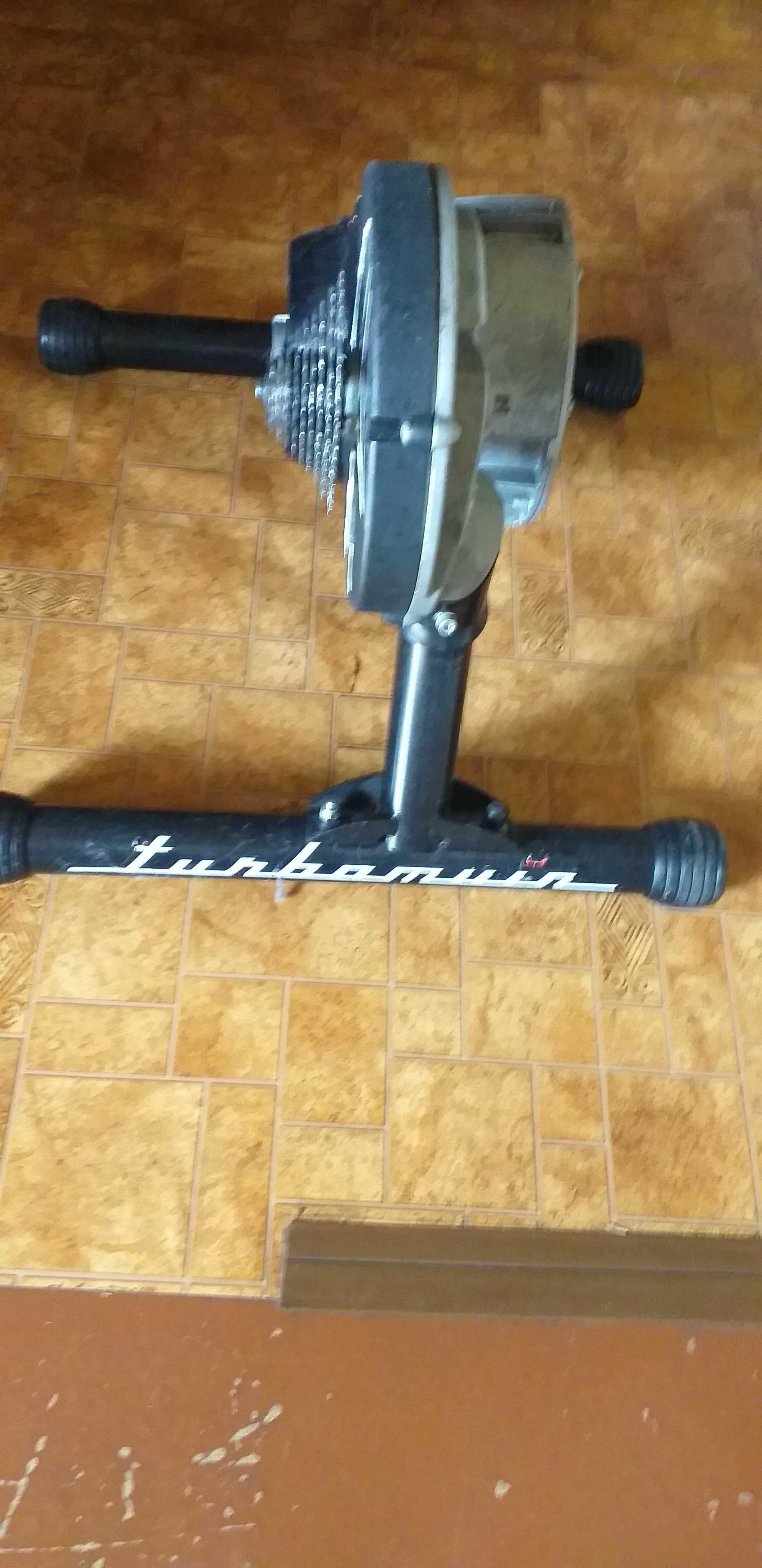 Trenazer rowerowy