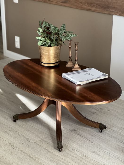 Вінтажний журнальний столик