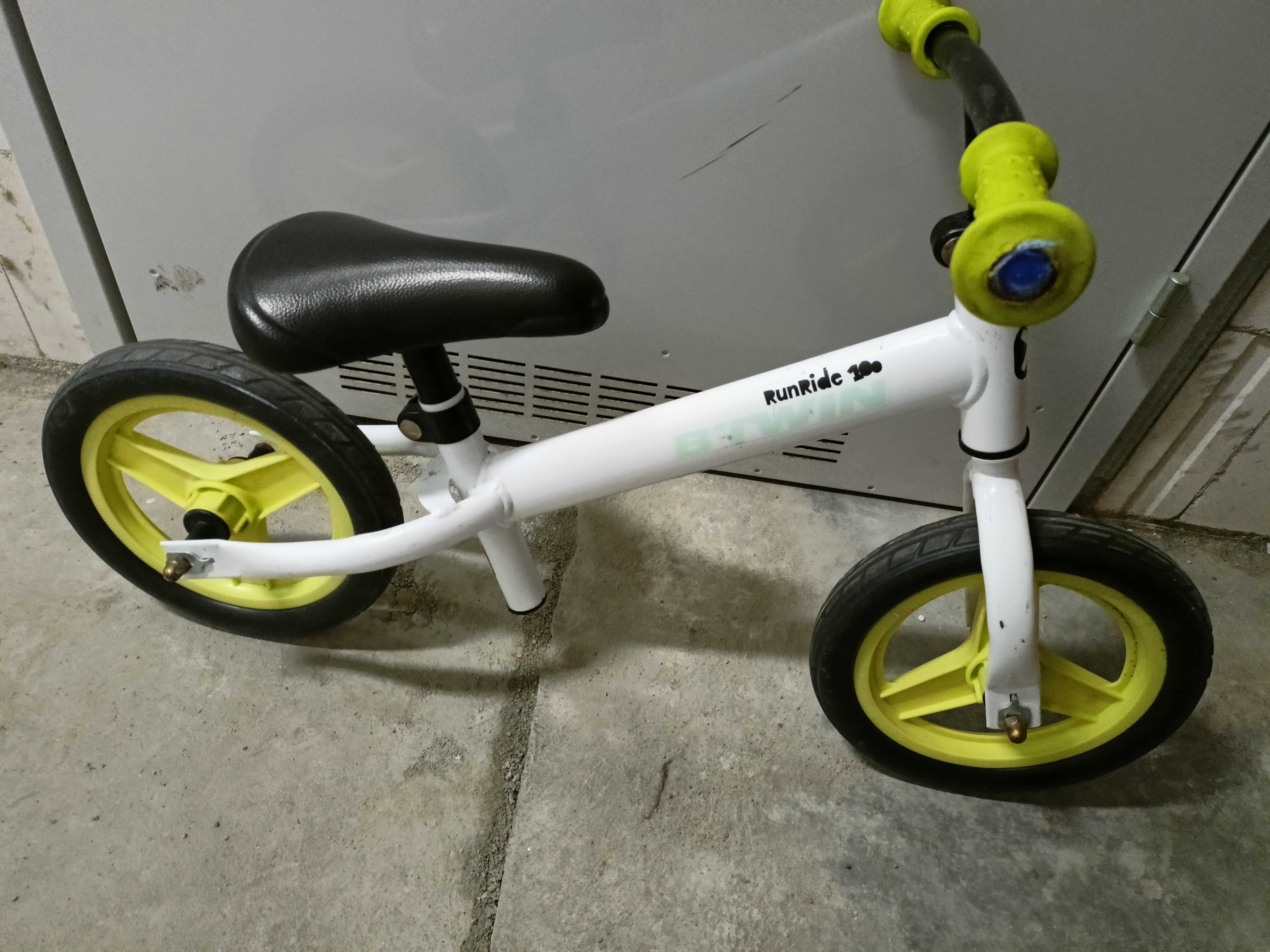 Rowerek biegowy btwin kask gratis