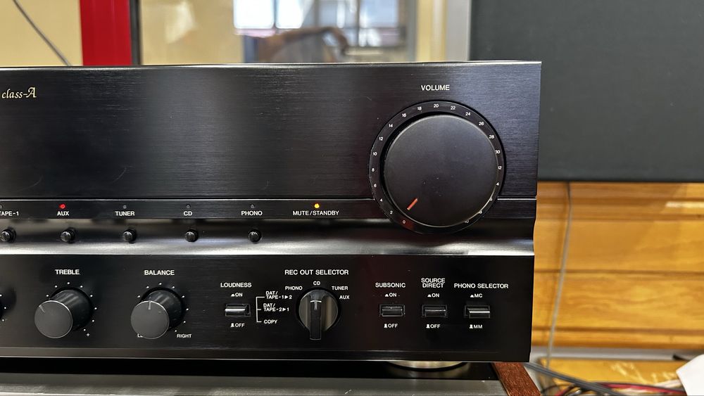 Amplificador DENON 880R