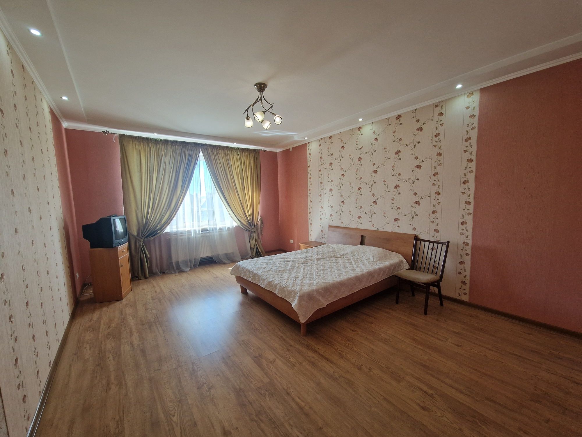 Продам хороший дом для семьи в Молодёжном в 3 км от Черноморска