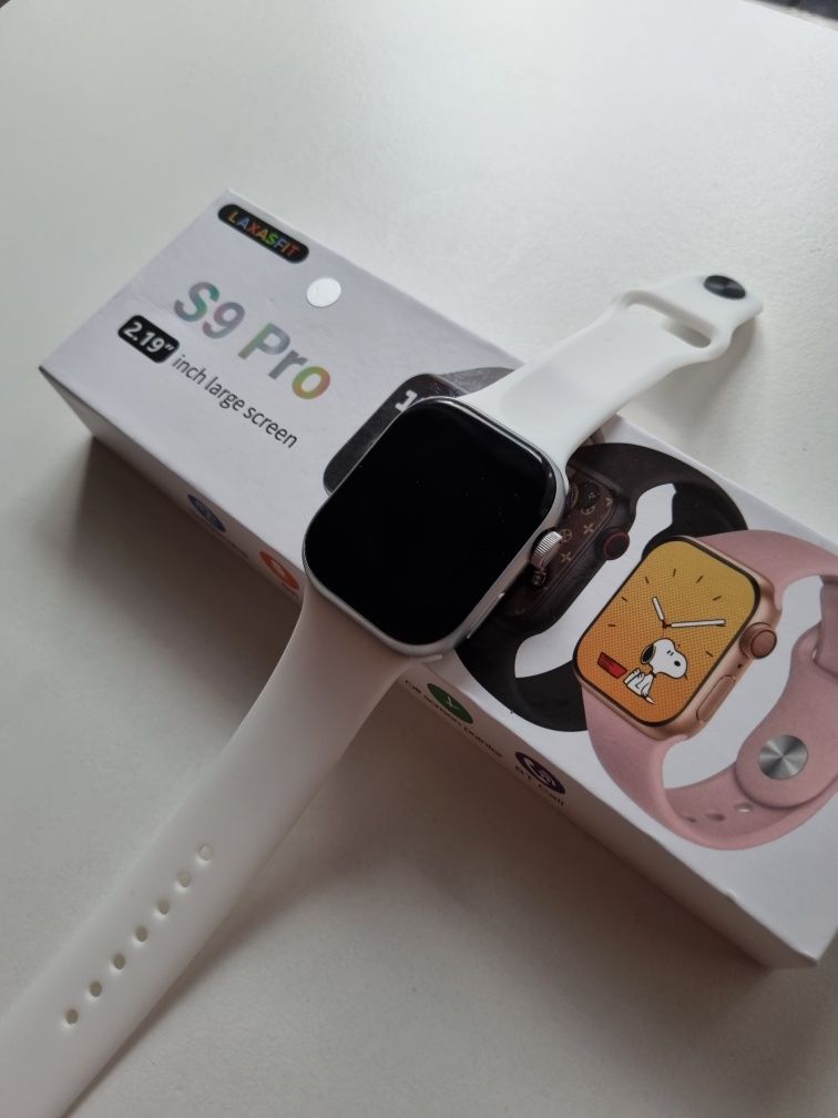 Smartwatch srebrny