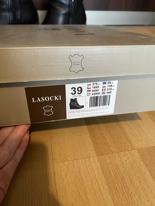 Trzewiki na koturnie ze skóry 39