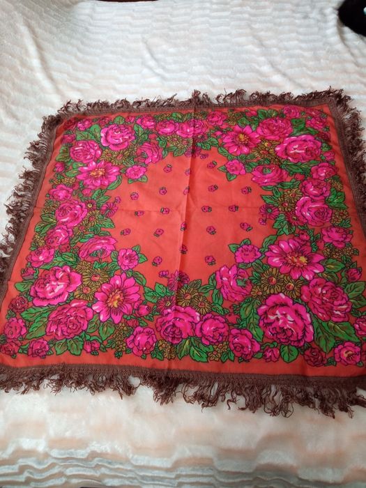 Продається хустина розмір 80/80 часів СРСР.