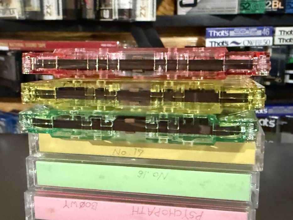 Продам аудио кассеты Maxell FRILL