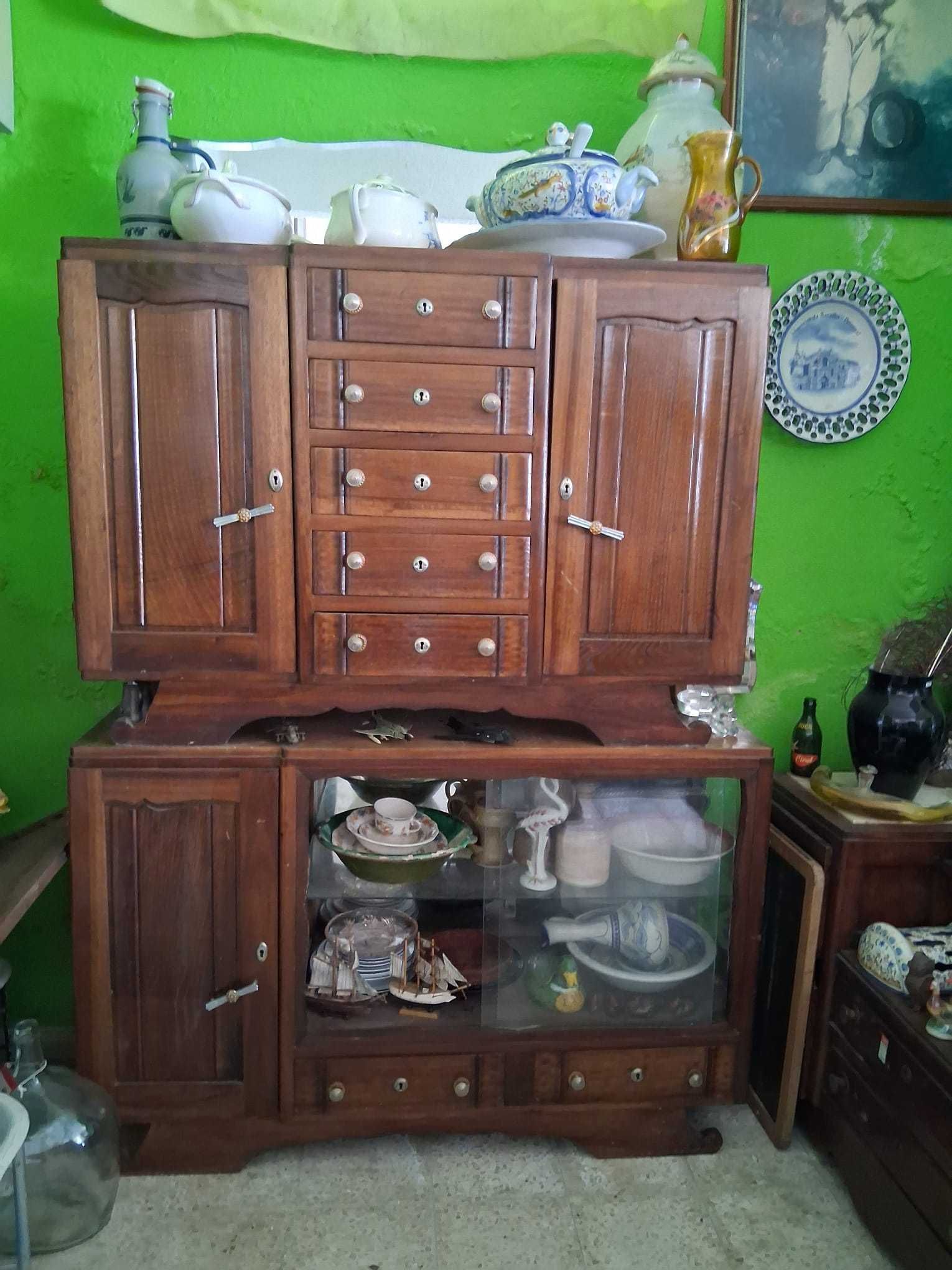 Moveis antigos em bom estado