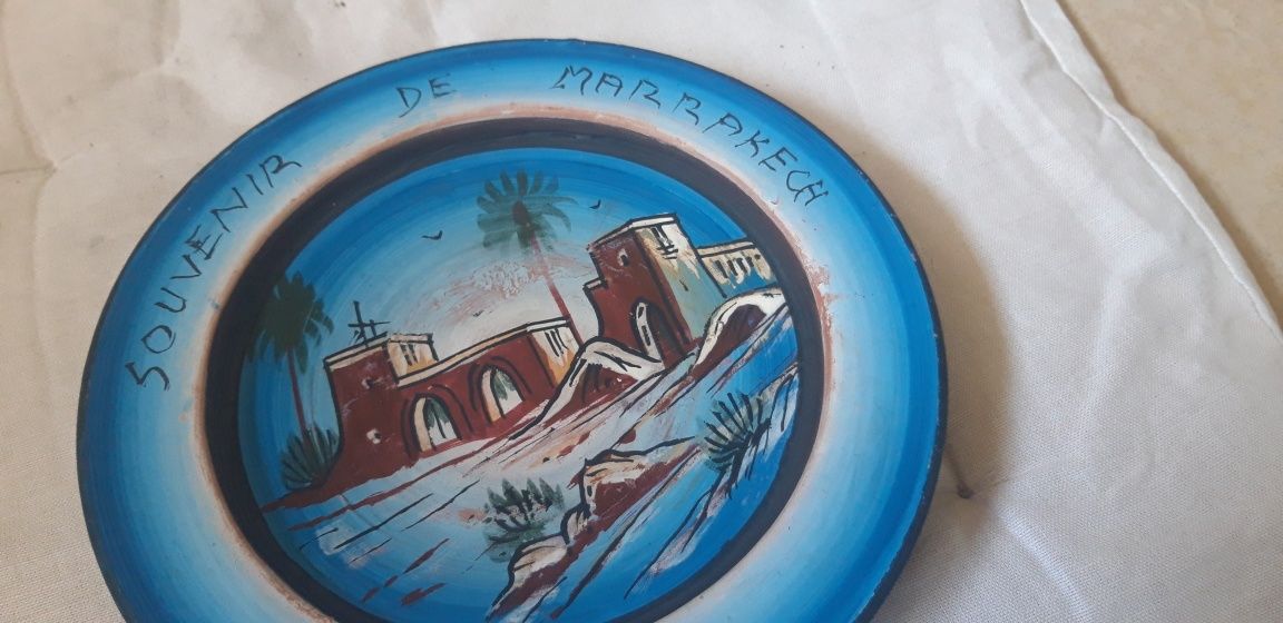 Talerz ozdobny Śliczny Souvenir z grafiką Maroko Marrakesz