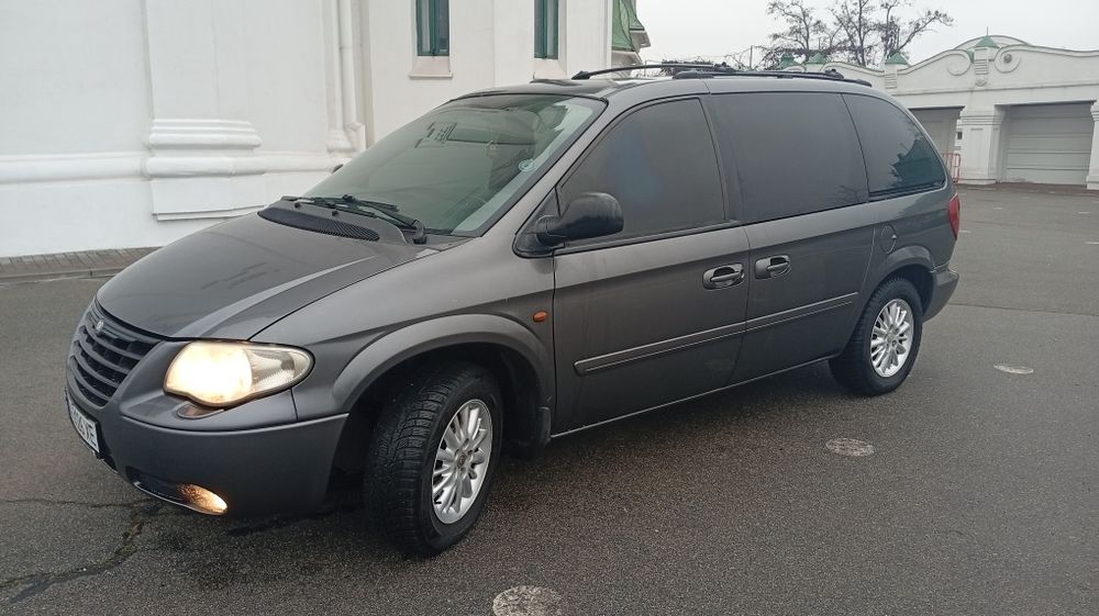 Продаю крайслер вояжер в хорошому стані.