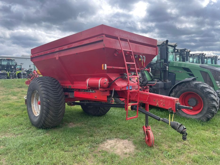 Rozsiewacz wapna Amazone  Bredal ak85