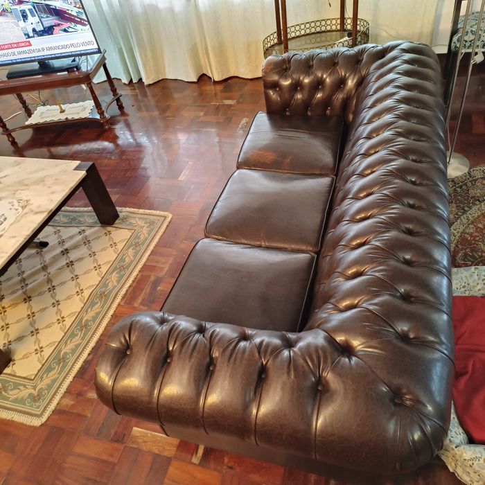 Conjunto sofás Chesterfield