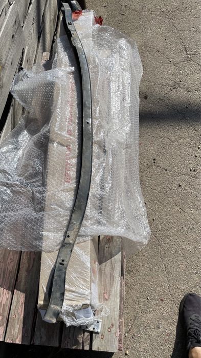 Планка переднего бампера усилитель на BMW F10