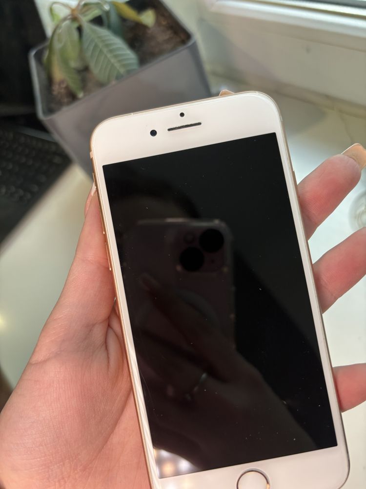 Iphone 8 gold на 64GB памʼяті