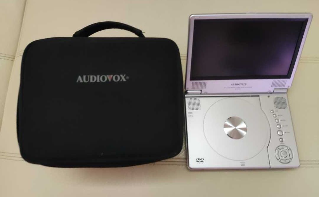 DVD player portátil Audiovox D1812 (8") com bolsa