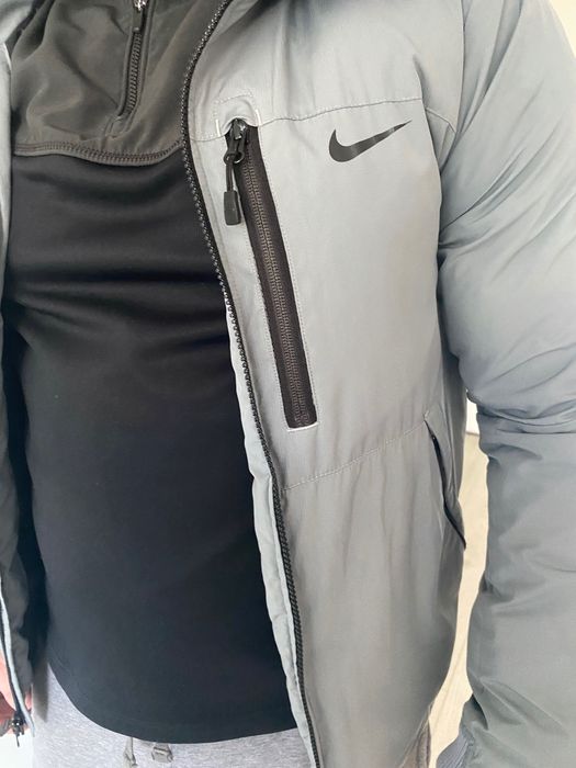Продам куртку осеннюю Nike  в хорошем состоянии