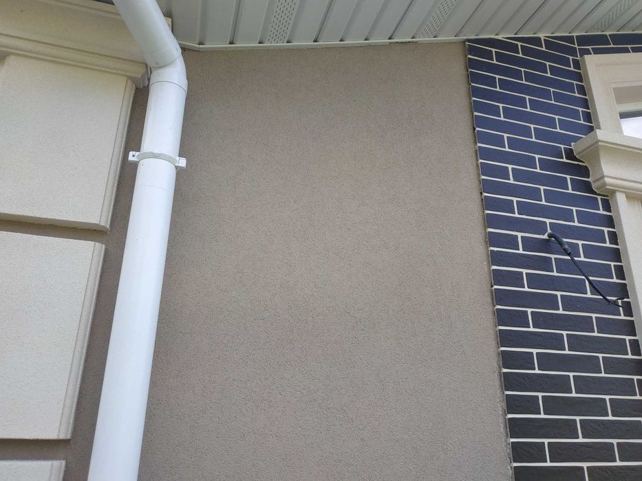 Монтаж и ремонт водосточной системы, установка труб, желобов, воронок