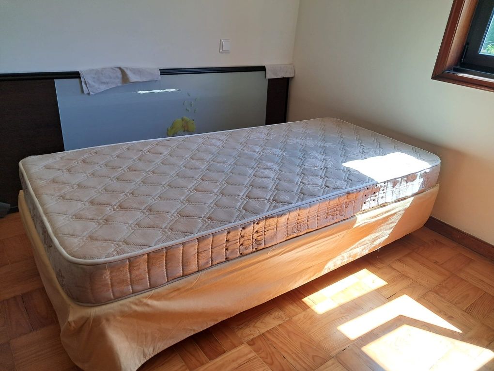 Cama solteiro com colchão