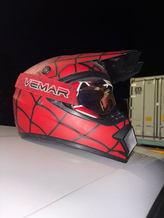 Capacete mais oculos