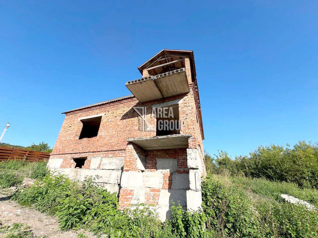 Продається будинок під дачу в гарному та тихому районі.