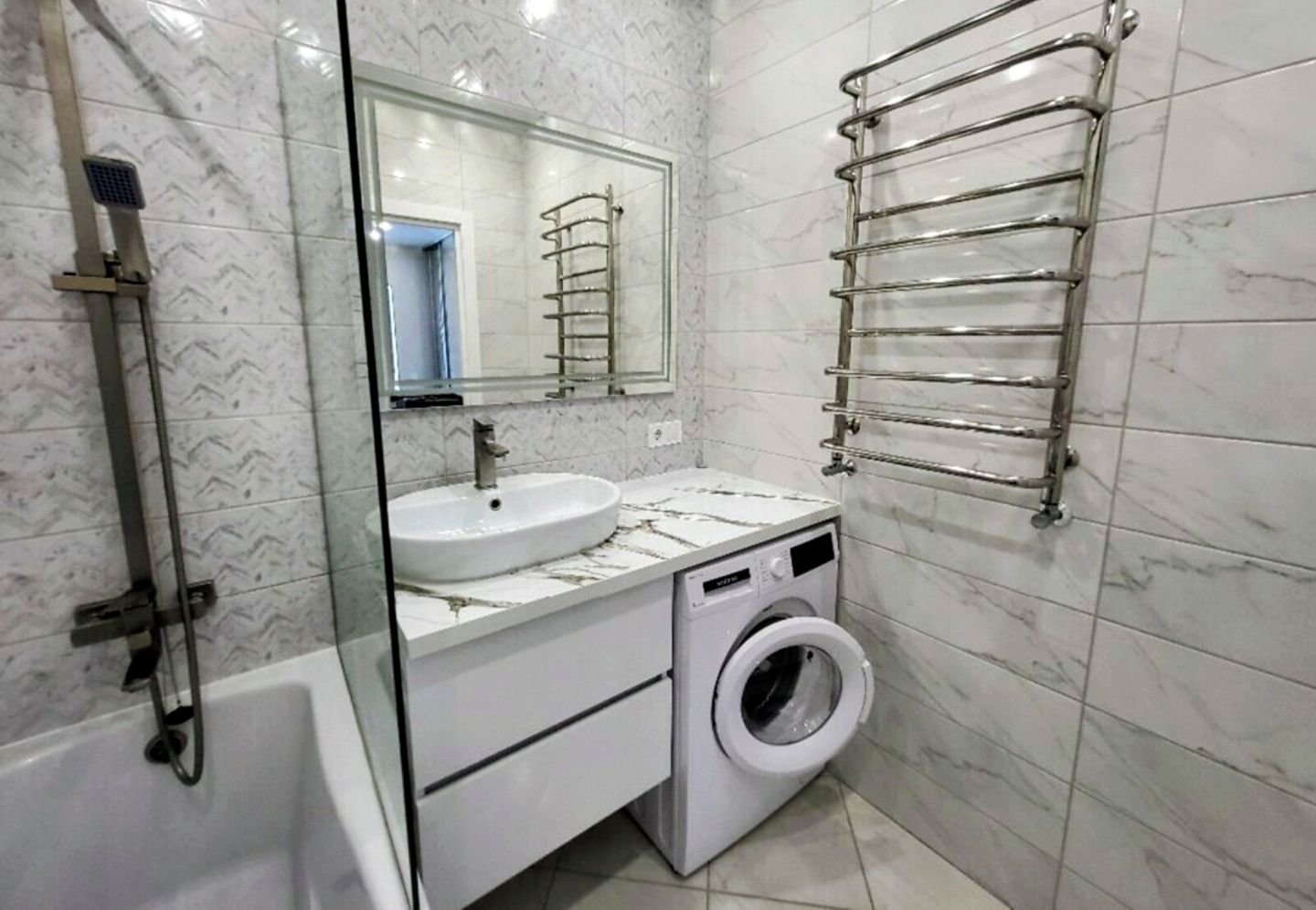 Мегамол, Люкс, Lisoparkovy жк
 600 річчя