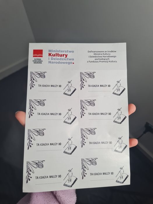 Naklejki do książki