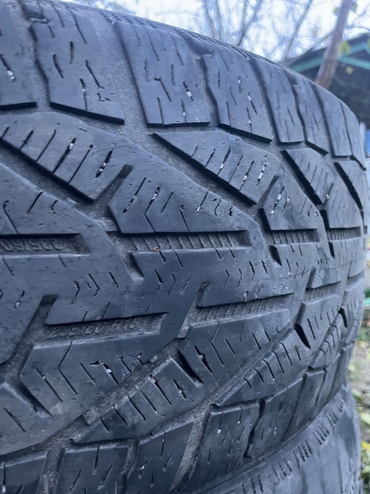 Продам шини комплект 235/60 R18